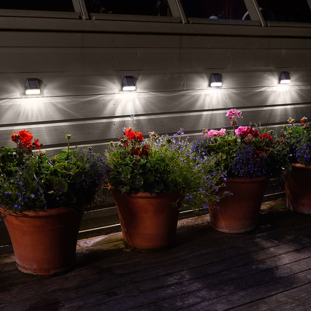 6822 Wall Fence Post Light 4 pk Night insitu  25475