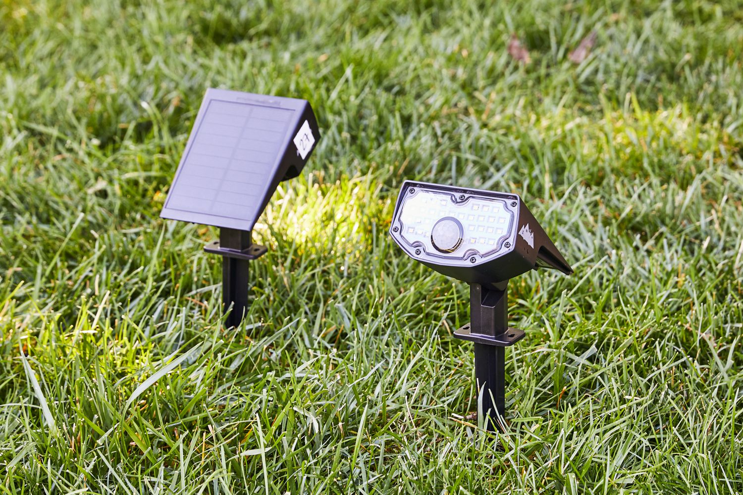 BHG AloftSunMotionSensorSolarLandscapeSpotlights DB 027 3x2 5dc1003039b54d628e4146d5adad9c6b
